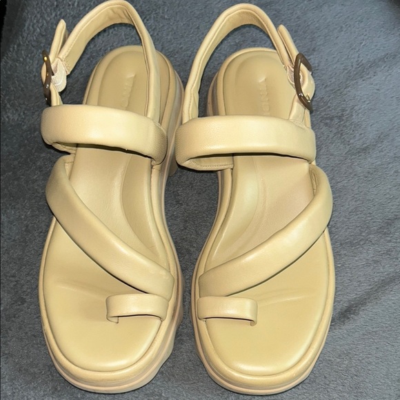 Vince Cream Sandals with Chunky Platform Sole - Picture 1 of 9
